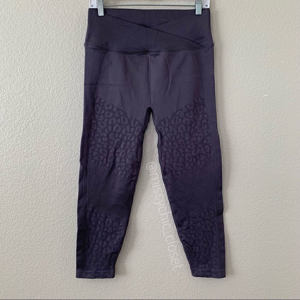 Victoria’s Secret Animal Print Seamless Tight Crossover Capri Leggings, Size XL